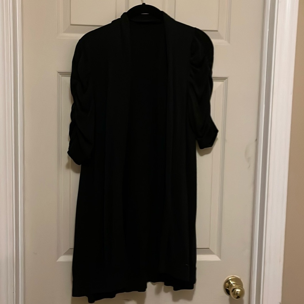 Long sweater, short sleeve.